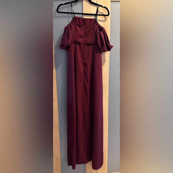 JOA Front Slit Off the Shoulder Maxi Dress In Maroon - Picture 7 of 9